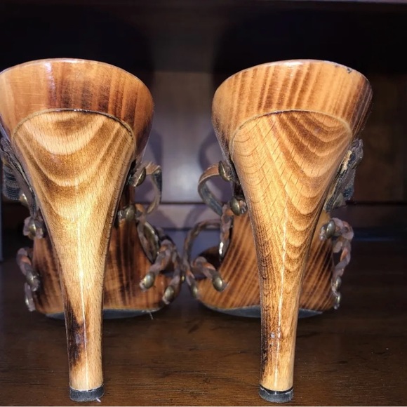 FENDI Authentic & Iconic Logo Sandal heels 39 9 Gorgeous! RARE - Picture 4 of 9